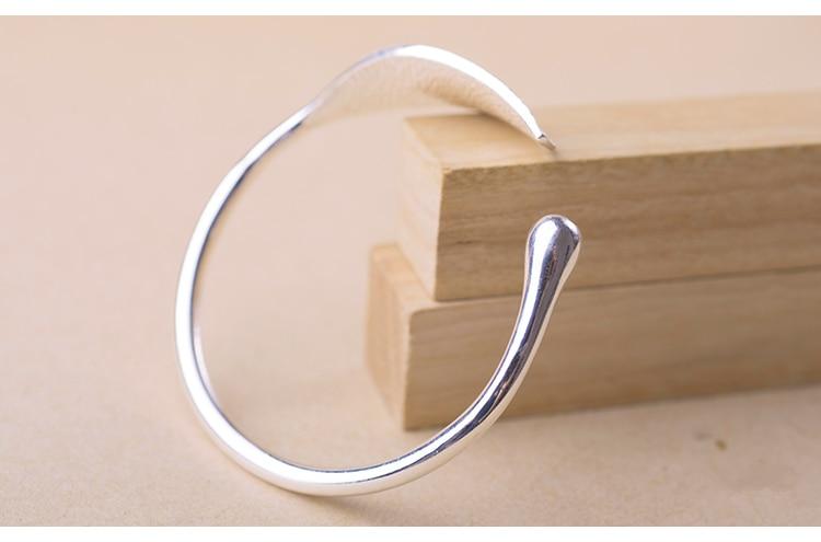 Plated Leaf Charm Bangle